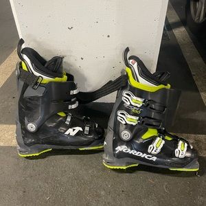 Nordica mens ski boots